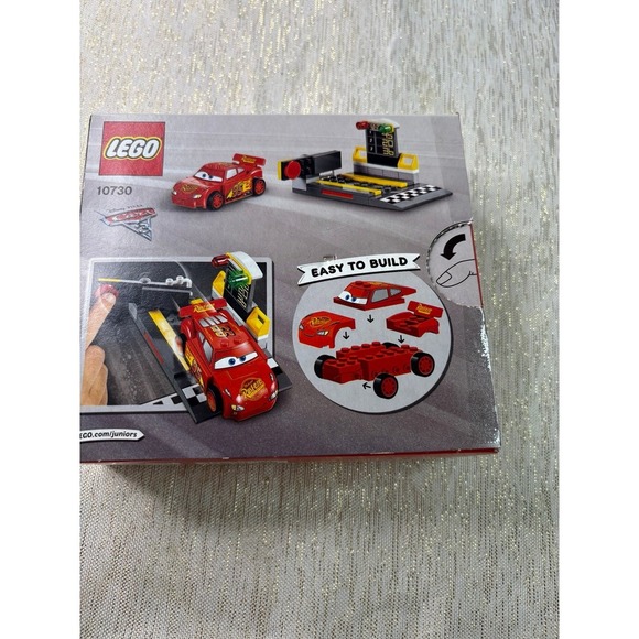 LEGO Juniors Lightning McQueen Speed Launcher set (10730) - Picture 3 of 3